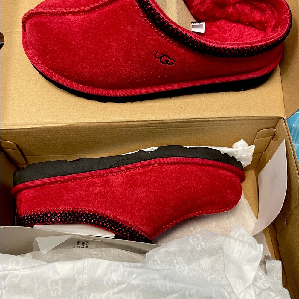 Red/Black Ugg slipper ‘Brand New’
